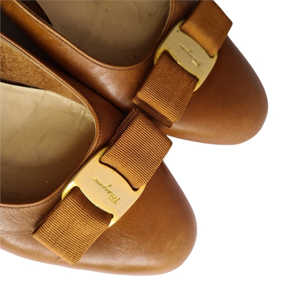 Salvatore Ferragamo AUS 8.5 VINTAGE 90s Designer Tan Leather Vara Bow Pump Shoes - Picture 4 of 17